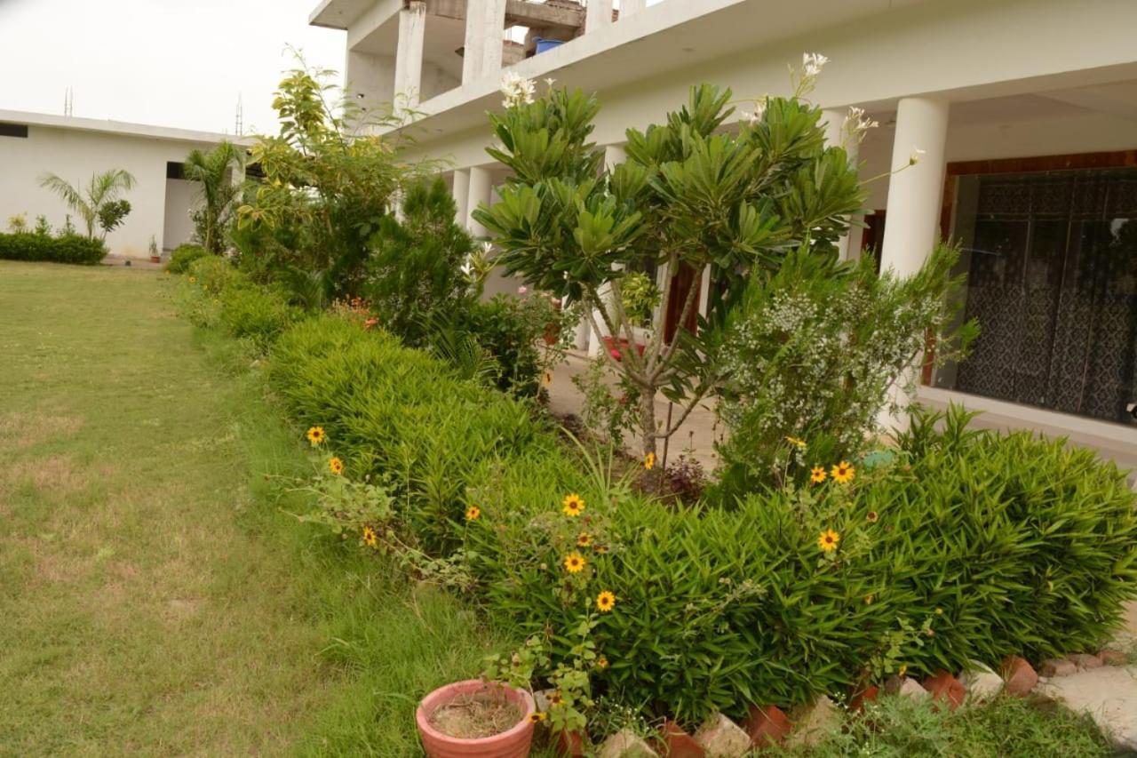 Hotel Radha Rani Mahal Khajuraho Exterior photo