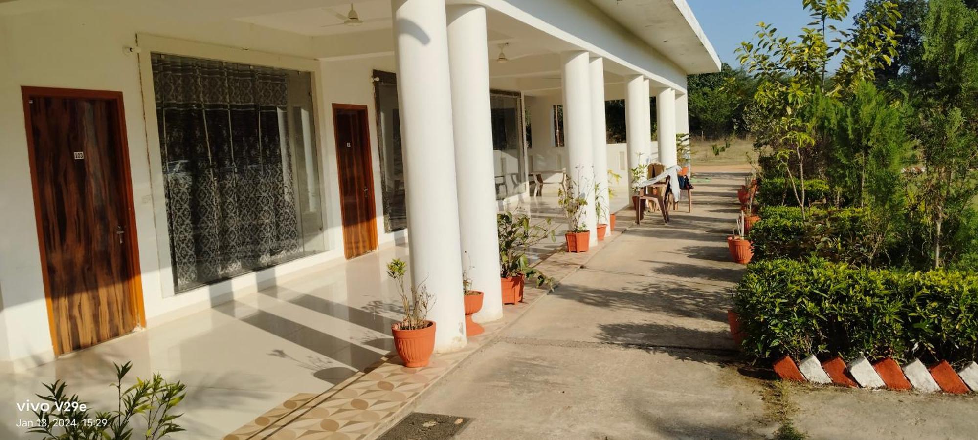 Hotel Radha Rani Mahal Khajuraho Exterior photo