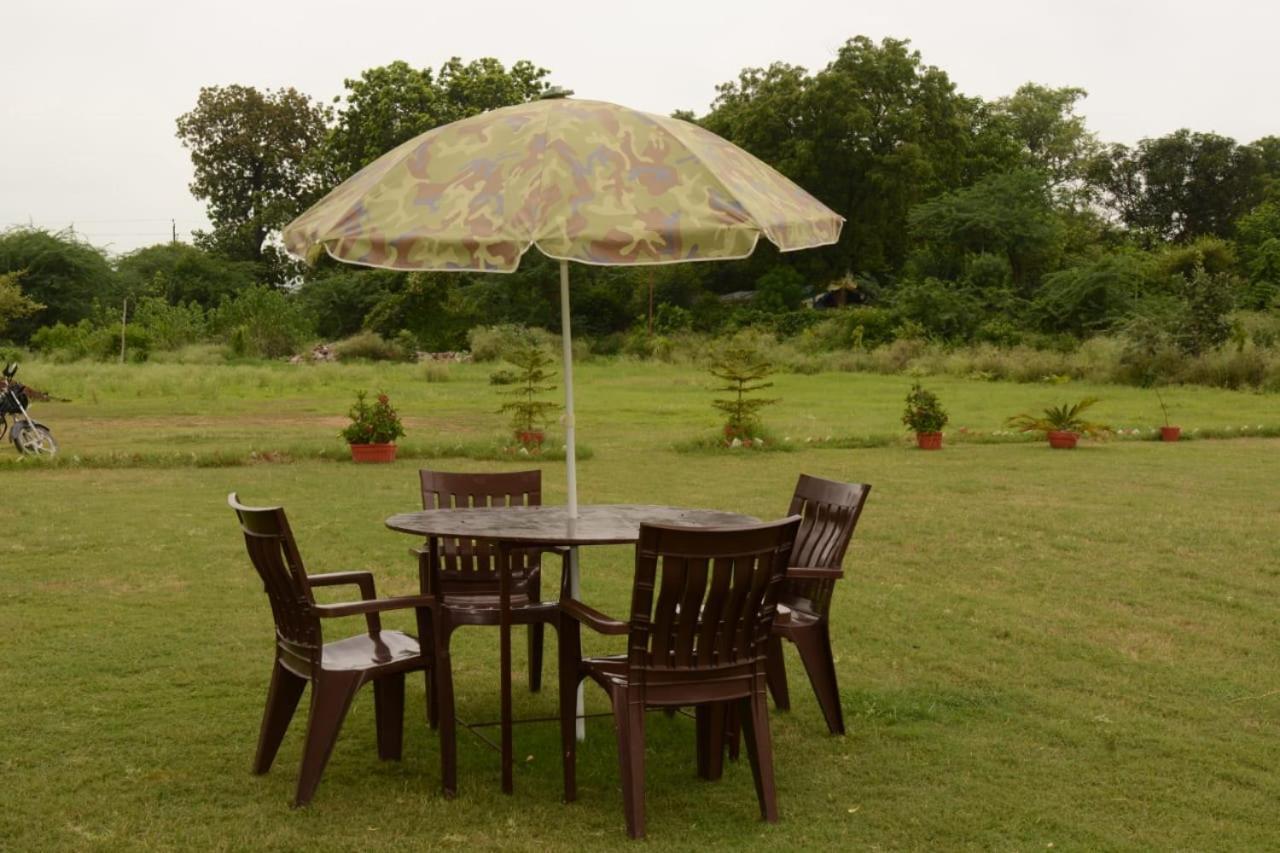 Hotel Radha Rani Mahal Khajuraho Exterior photo